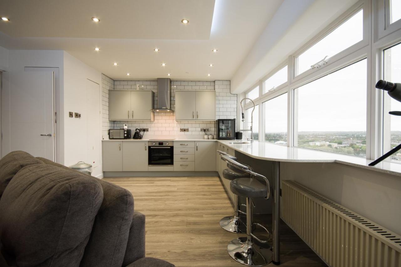 Luxury Panoramic Balcony Swindon Central Exterior foto